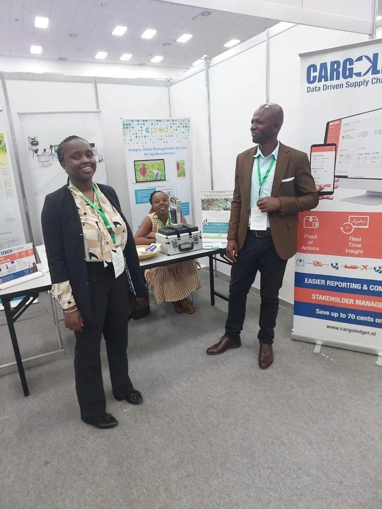 CargoLedger y eProd Solutions compartiendo un stand en un evento comercial en Kenia
